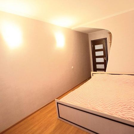 Двухкомнатная Квартира 300М От Моря Ул Парковая 18 Отчетные Док Tjornomorsk Eksteriør billede